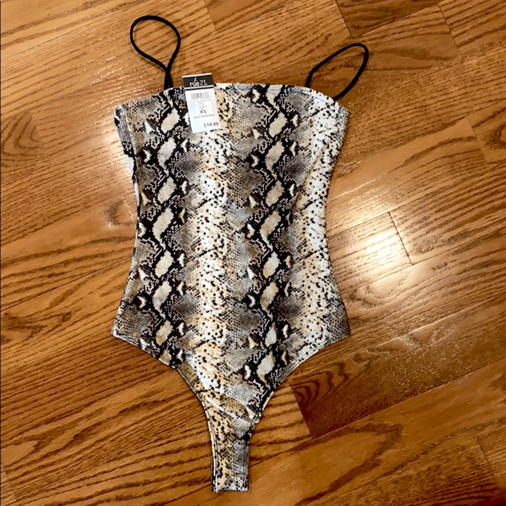 Brand new rue 21 snakeskin strap bodysuit w snaps